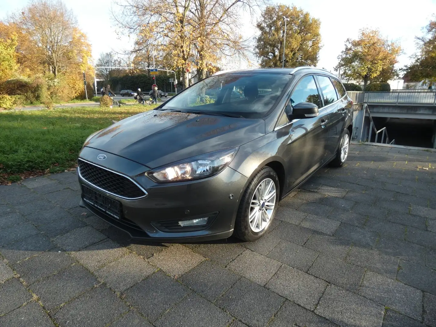 Ford Focus 1.5 Turnier Cool & Connect Gris - 2