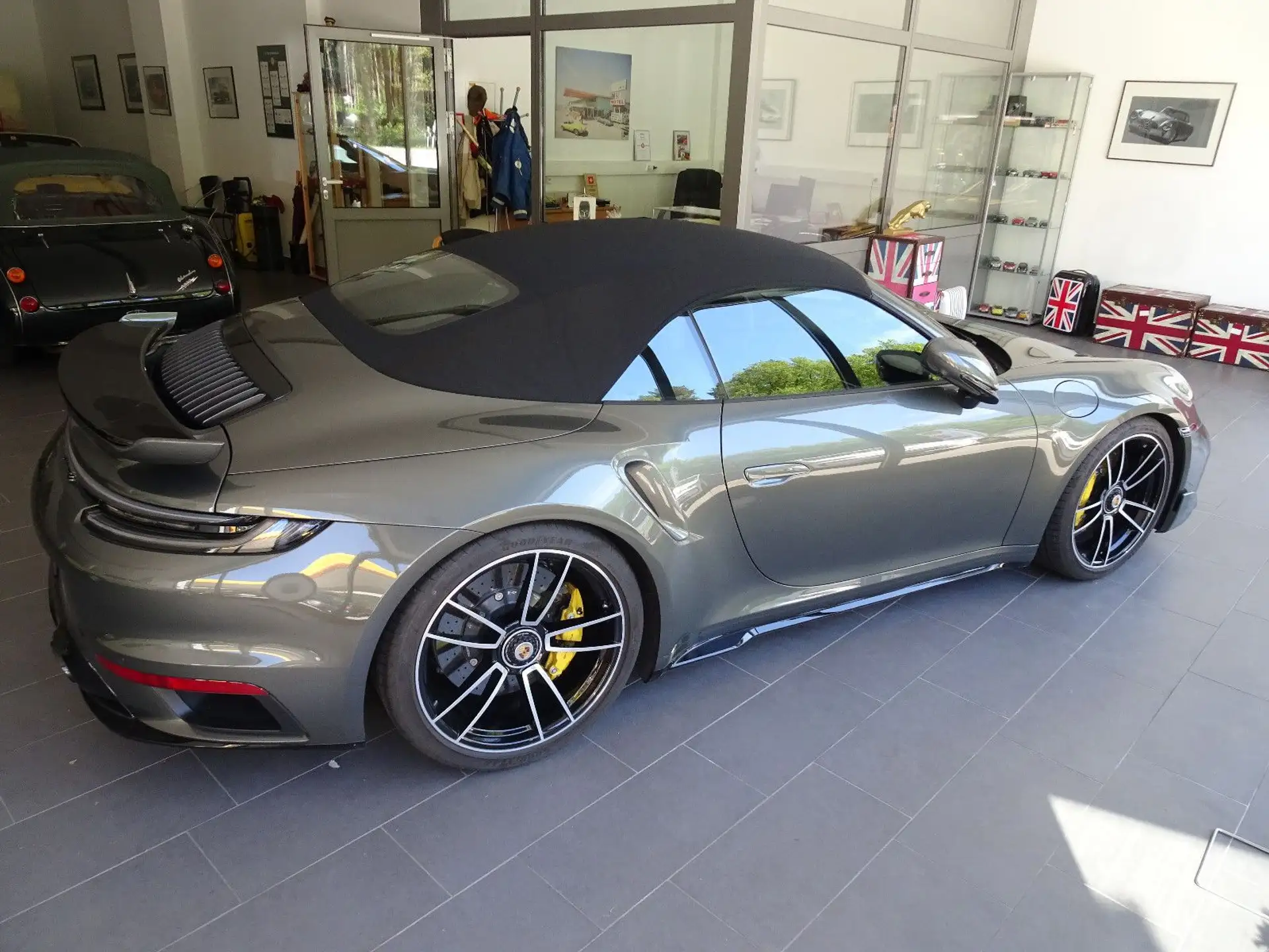포르쉐 911 Turbo S Cabriolet 2024 실버 사진 5