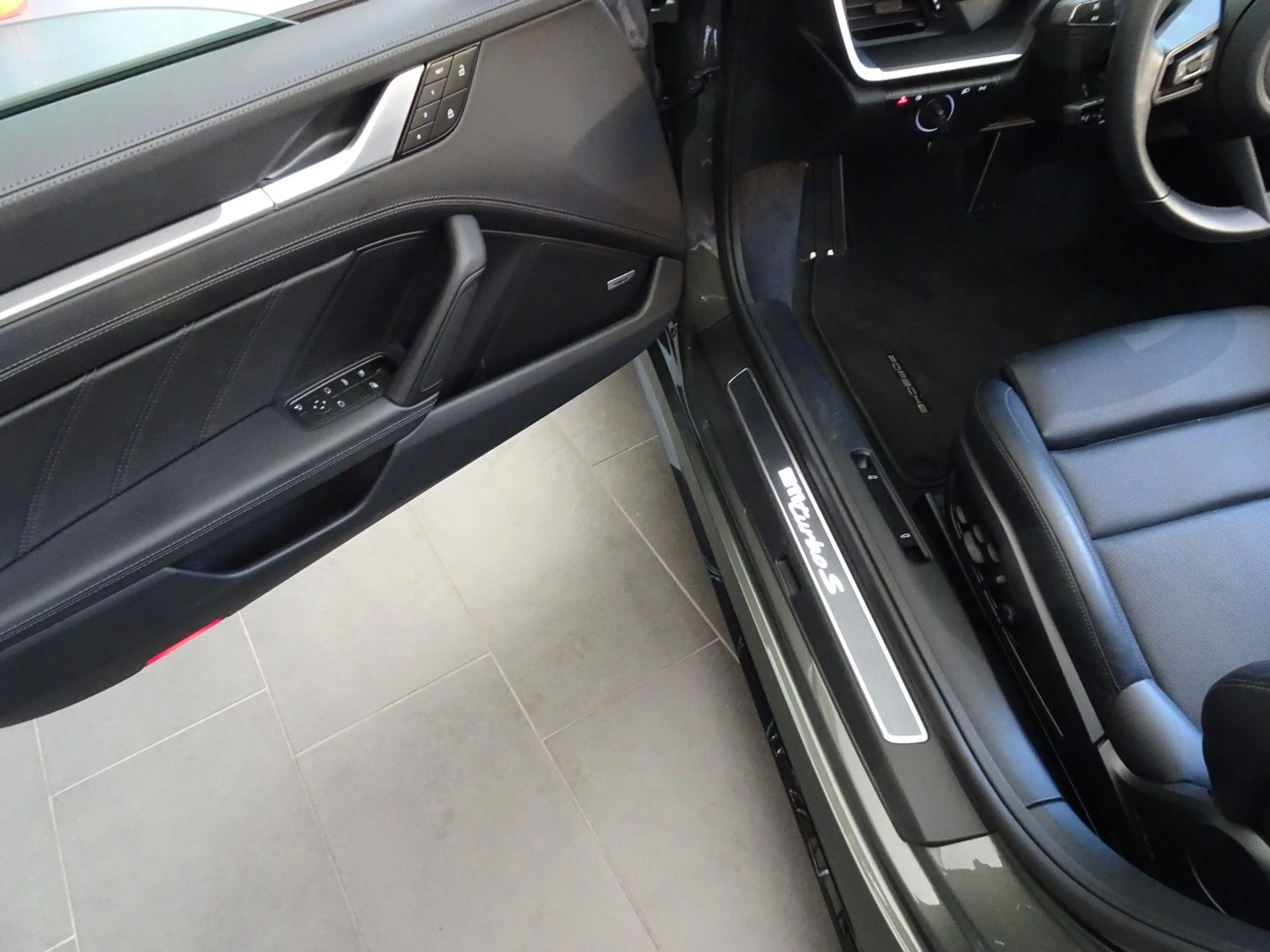 Porsche 992 Turbo S Vollausst. — photo 8