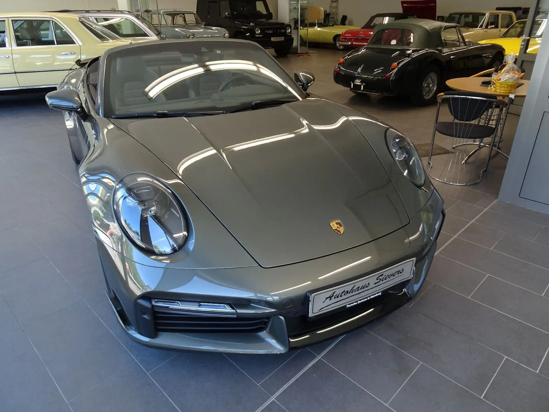 포르쉐 911 Turbo S Cabriolet 2024 실버 사진 1