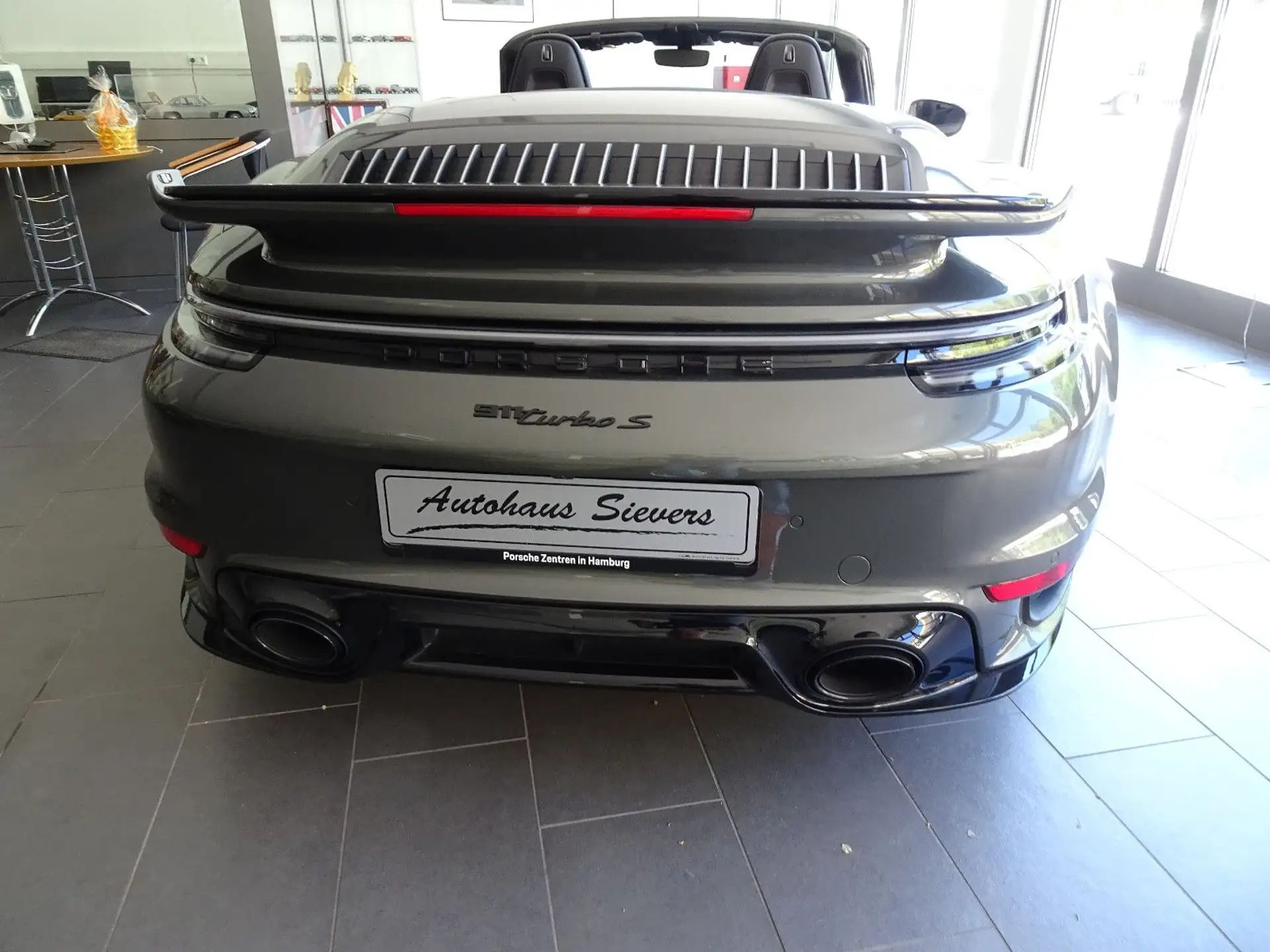 포르쉐 911 Turbo S Cabriolet 2024 실버 사진 3