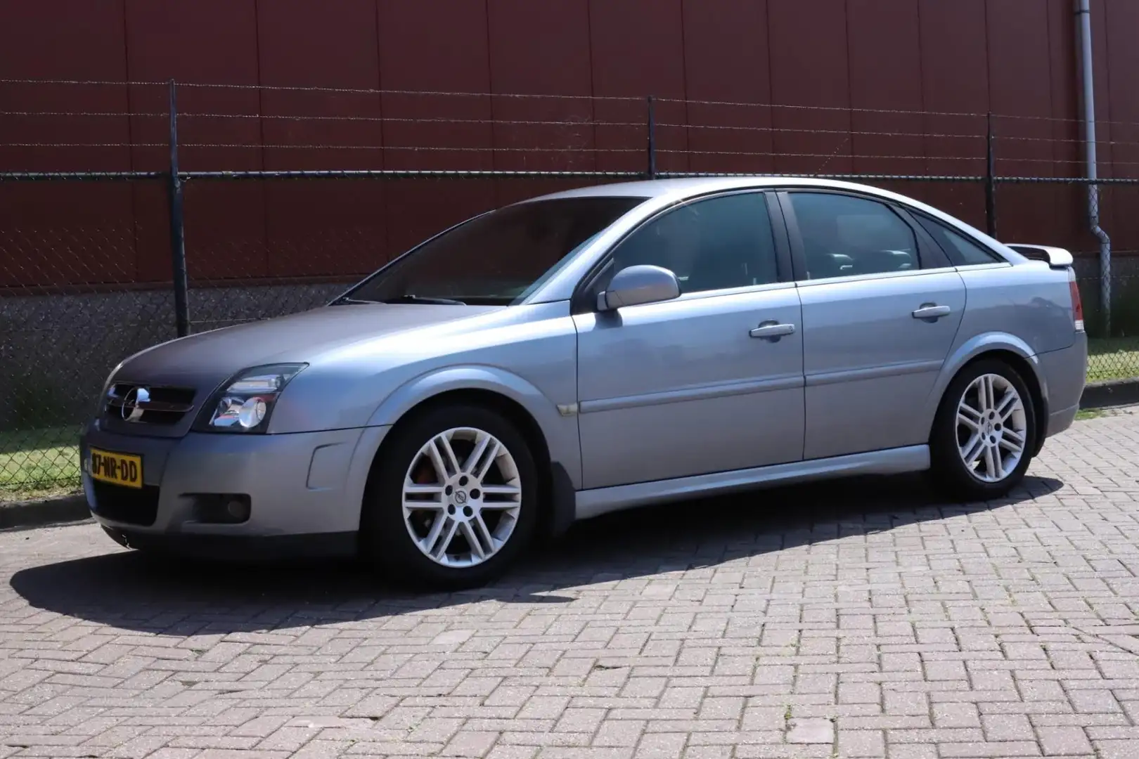 Opel Vectra GTS 2.2-16V Elegance Gris - 1