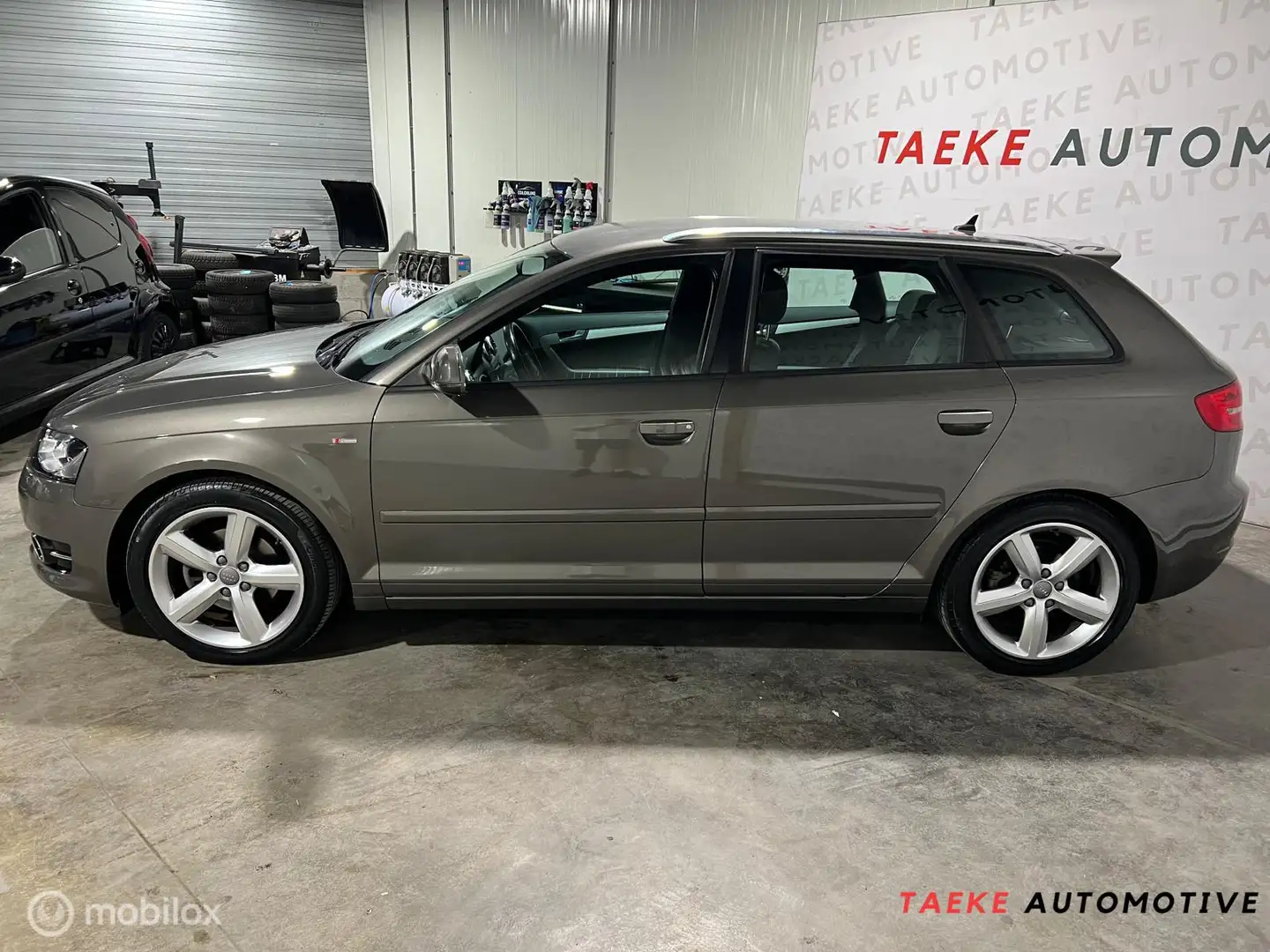 Audi A3 Sportback 1.4 TFSI Ambition Pro S Line Clima/Cruis Grijs - 2