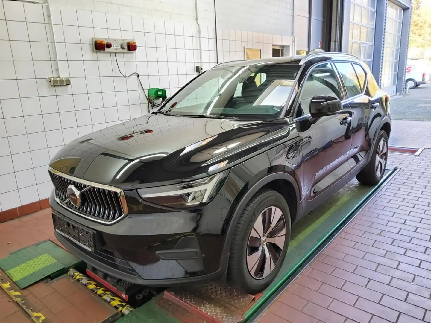 Volvo XC40 T4 Core+WINTERPAK+RFK+STNDHZ+KLIMA+DAB+LM18 Gris - 2