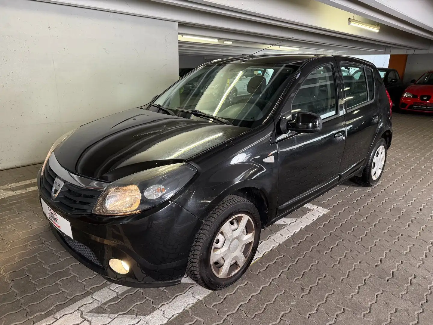Dacia Sandero Black Line 1.2 16V 75 Grau - 1