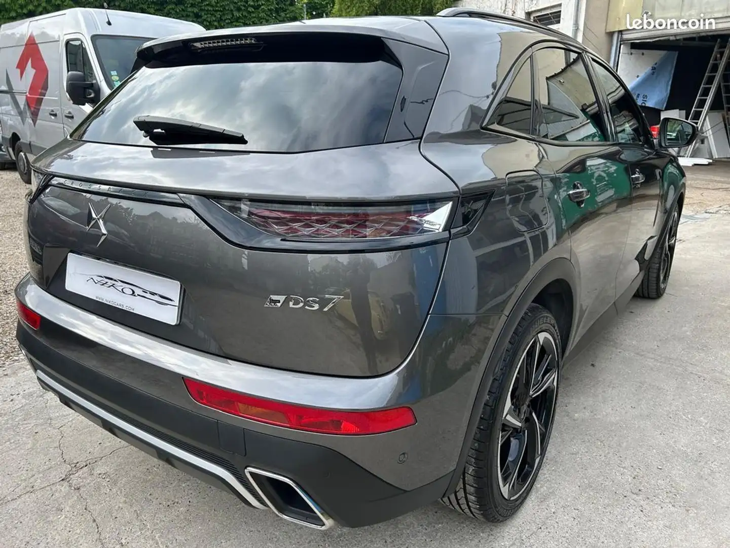DS Automobiles DS 7 Crossback Ds7 2.0 HDi 180 EAT8 LOUVRE FULL OPTION TOIT PANO- SIEGES VENTILES HII FOCAL NIGHT VISION Grau - 2