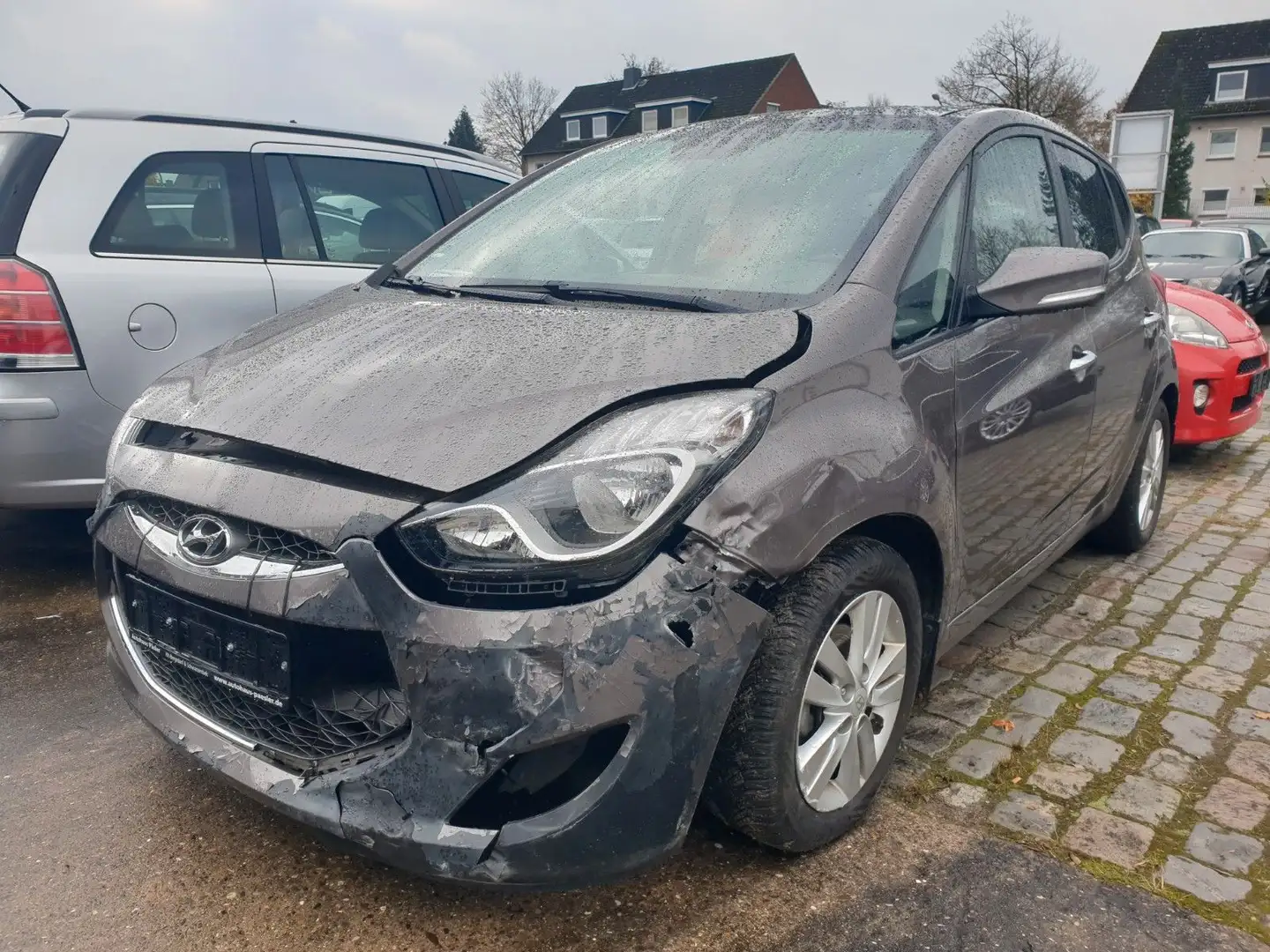Hyundai iX20 1.6 Automatik*Panorama*Unfall Braun - 1