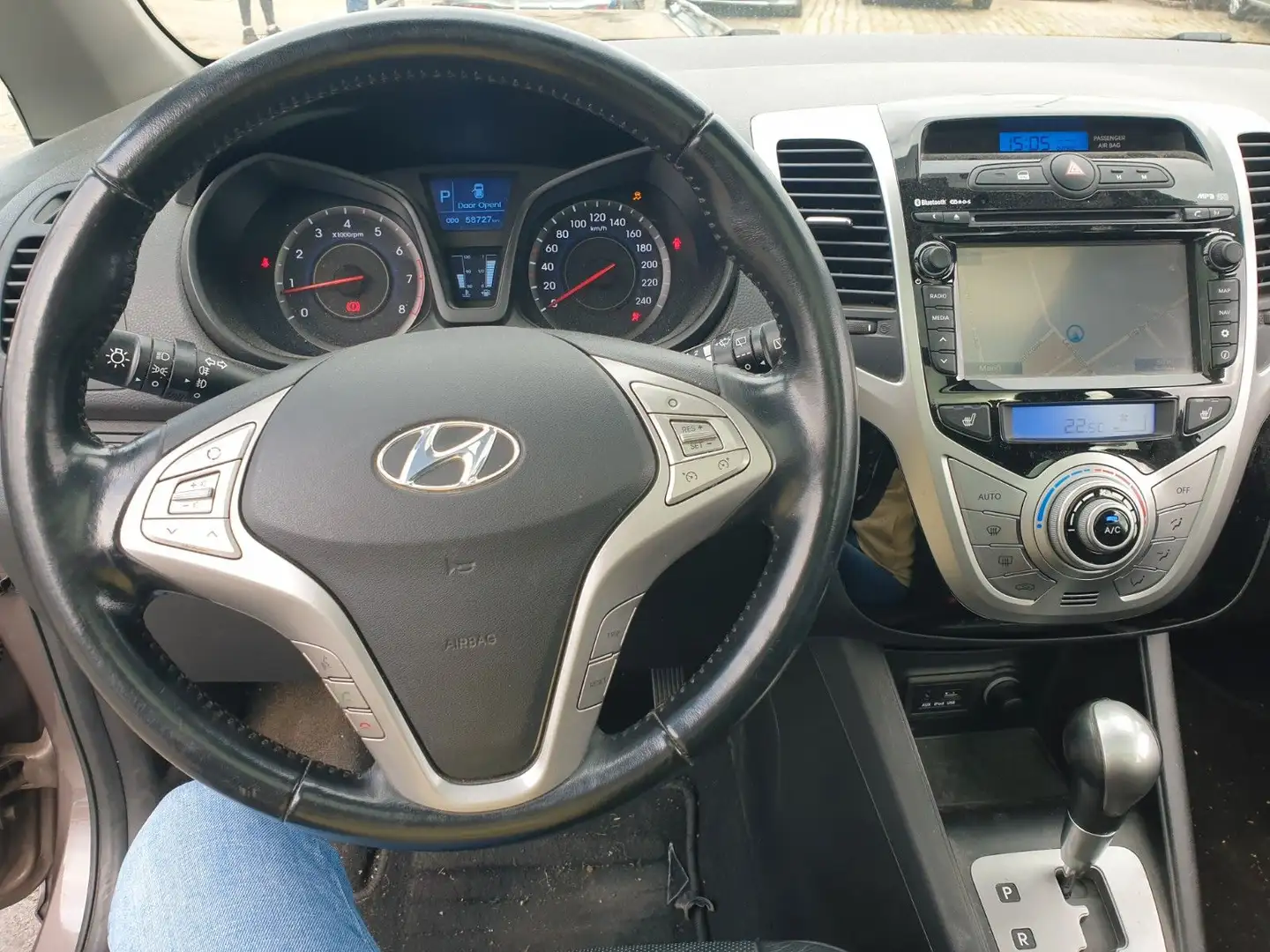 Hyundai iX20 1.6 Automatik*Panorama*Unfall Braun - 2