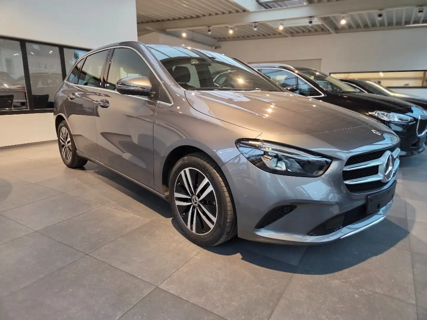 Mercedes-Benz B 250 B 250 e 8G-DCT Progressive Grijs - 1