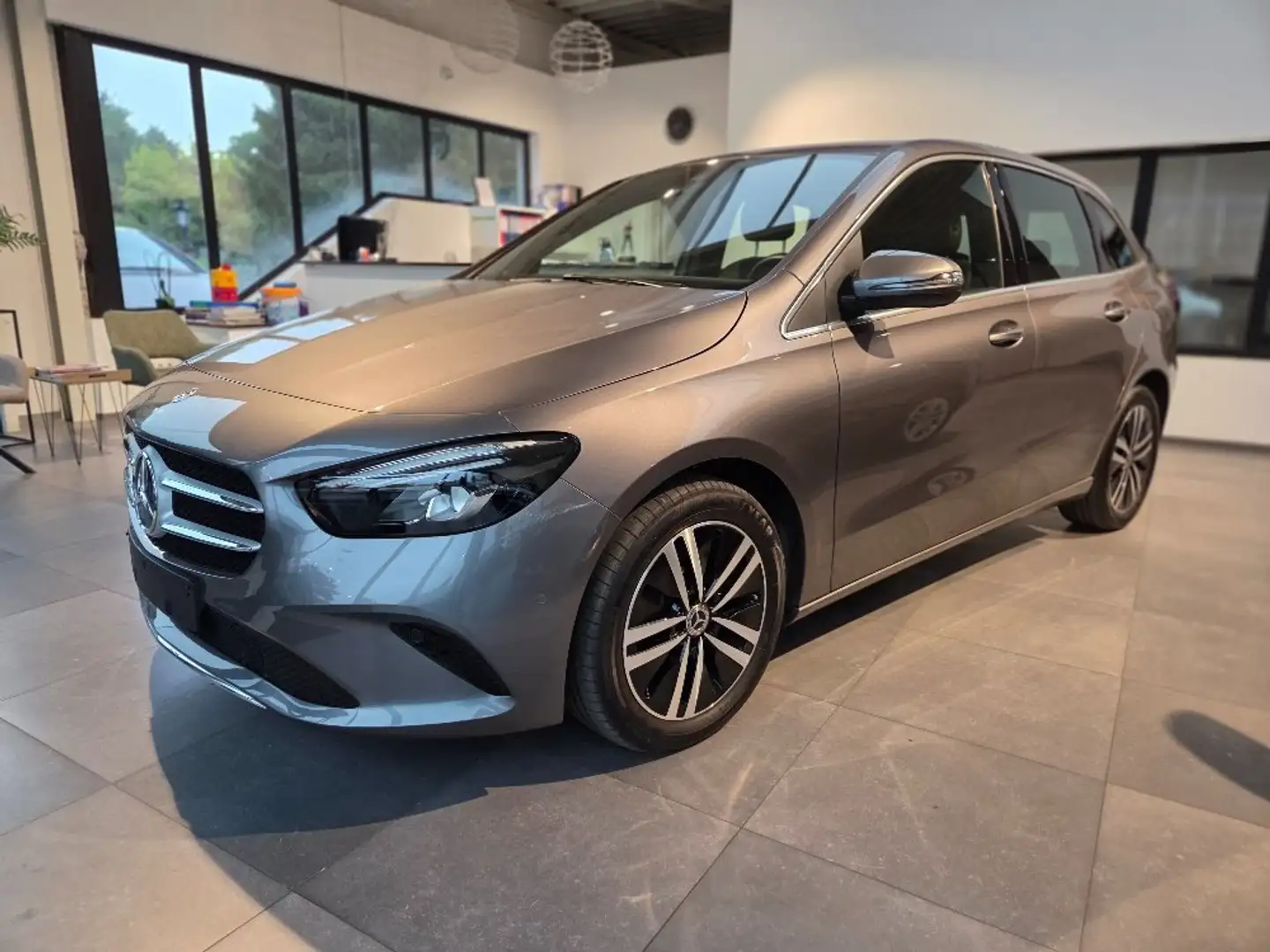 Mercedes-Benz B 250 B 250 e 8G-DCT Progressive Grijs - 2