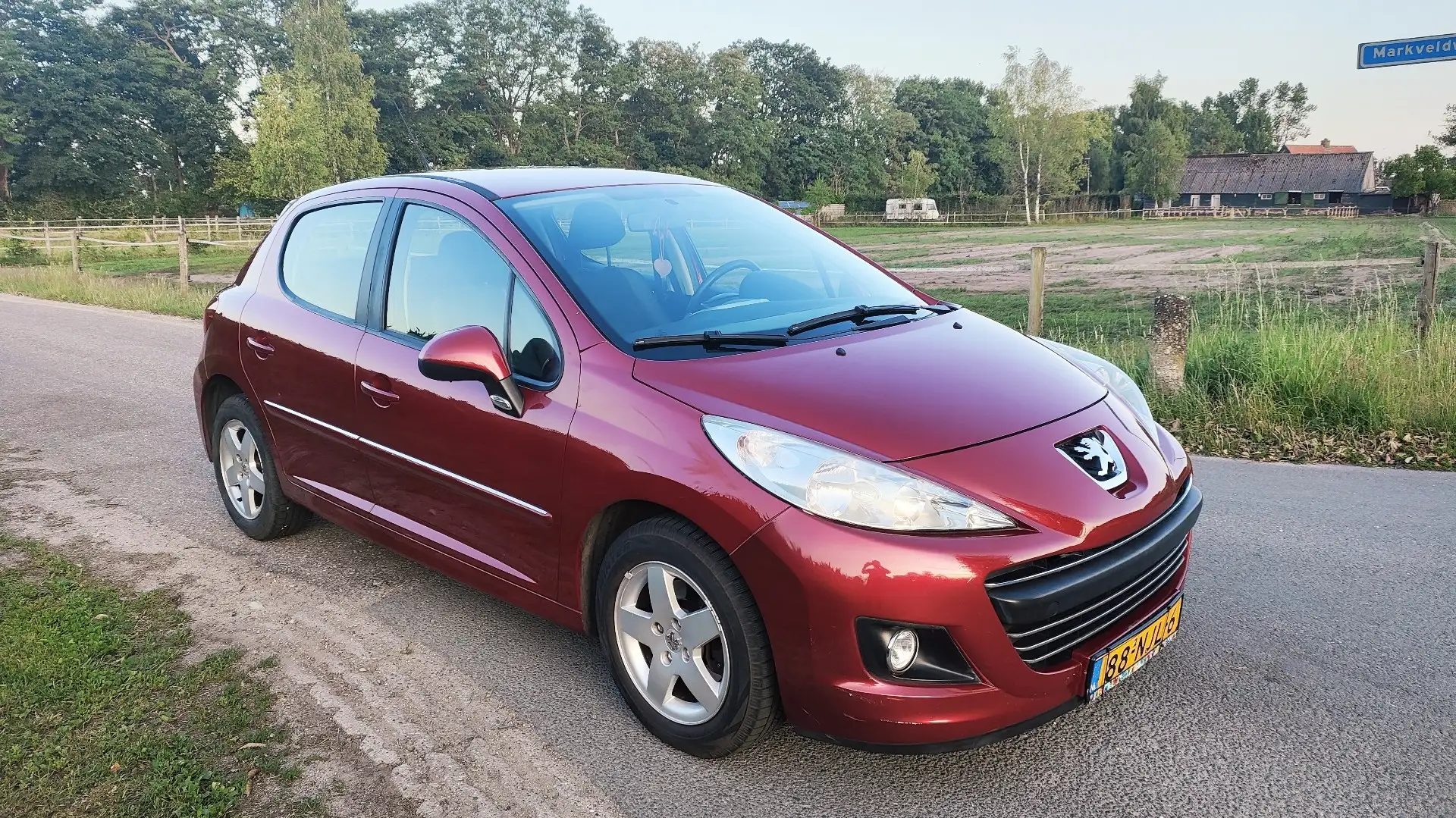 Peugeot 207 95 VTi Premium Rood - 2