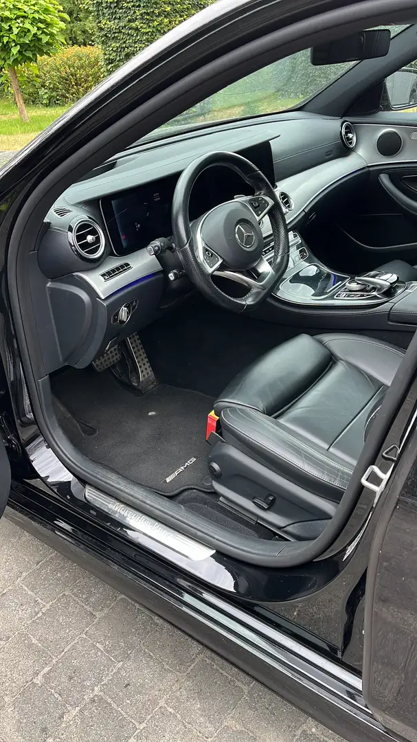 Mercedes-Benz E 220 E 220 d 4Matic 9G-TRONIC AMG Line Noir - 1