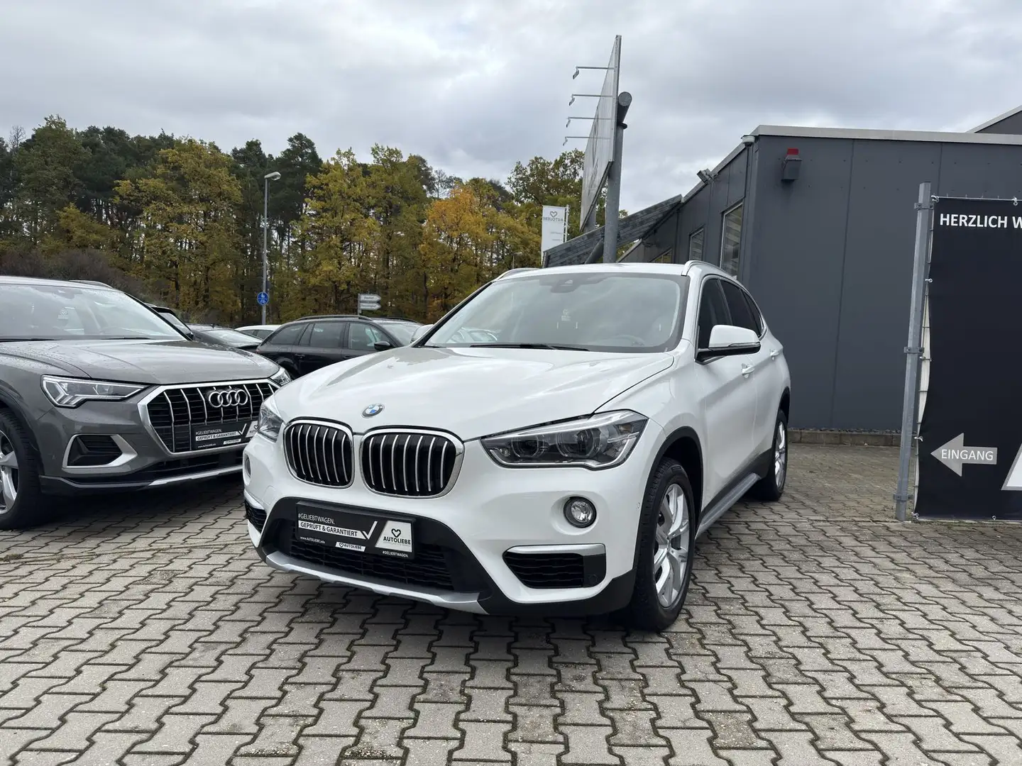 BMW X1 sDrive 18 i xLine LED*NAVI*RFK*ACC*2HAND Blanc - 2