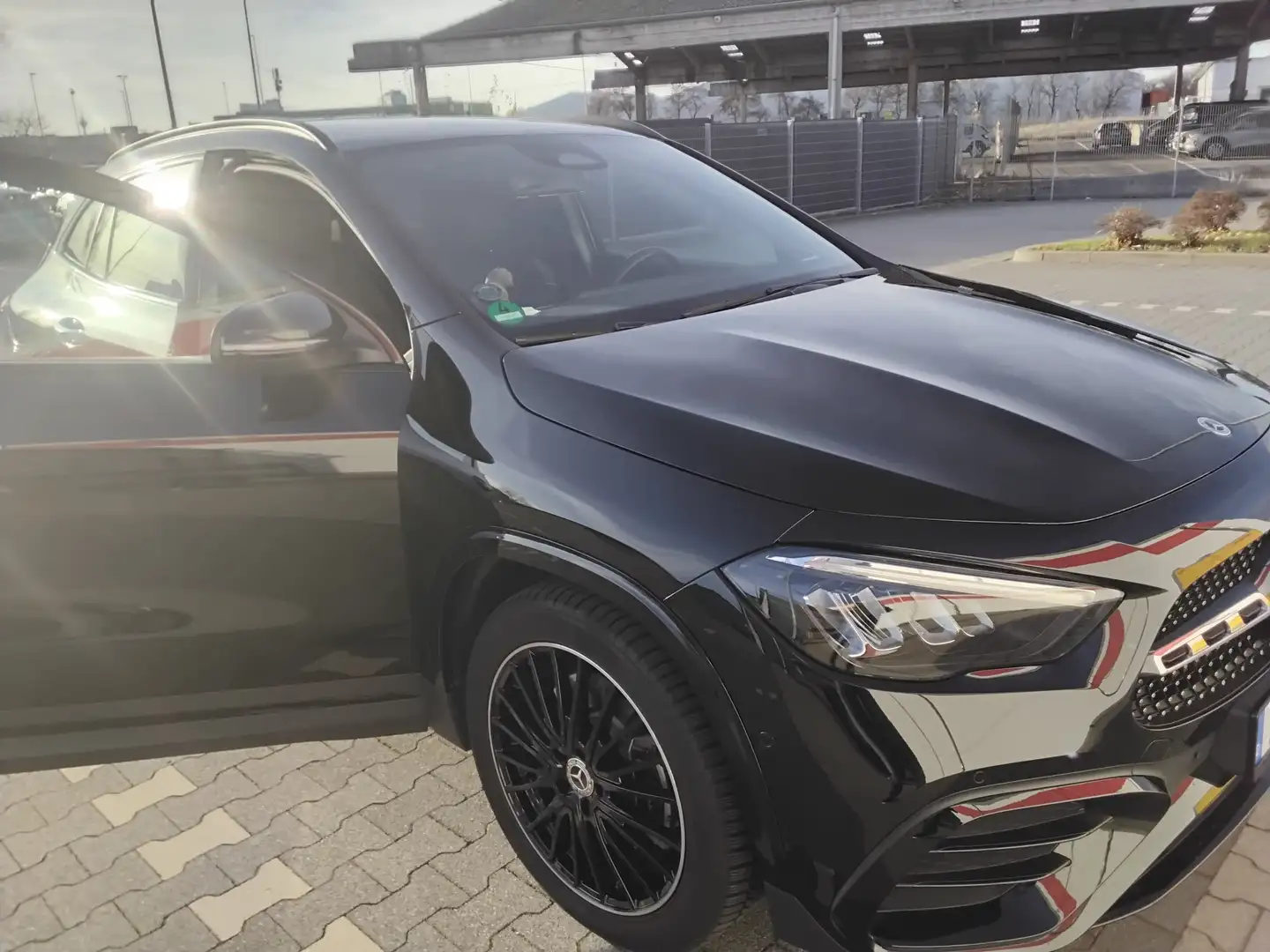 Mercedes-Benz GLA 250 GLA 250 4Matic 8G-DCT AMG Line Advanced Plus Schwarz - 2