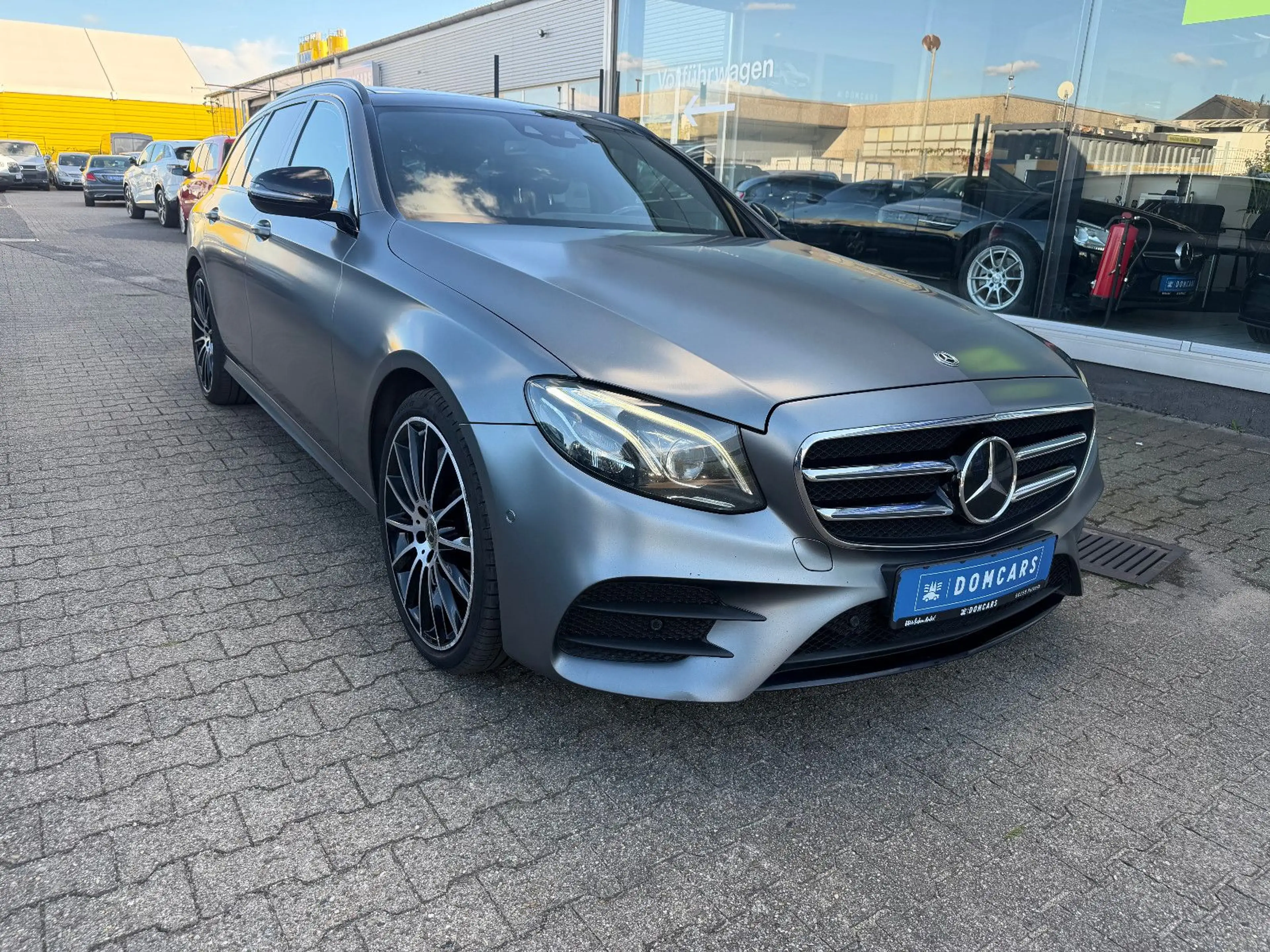 Mercedes-Benz E 400 d T 4Matic/DESIGNO/PANO/AHK/ALU/AIRMATIC/ — photo 4