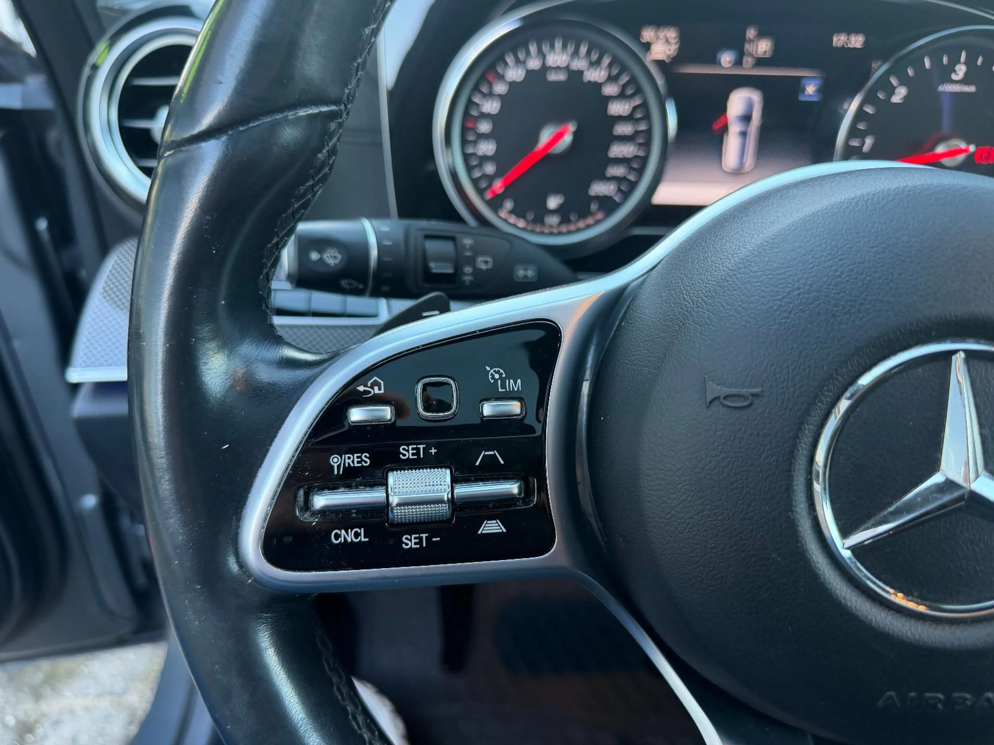 Mercedes-Benz E 400 d T 4Matic/DESIGNO/PANO/AHK/ALU/AIRMATIC/ — photo 15