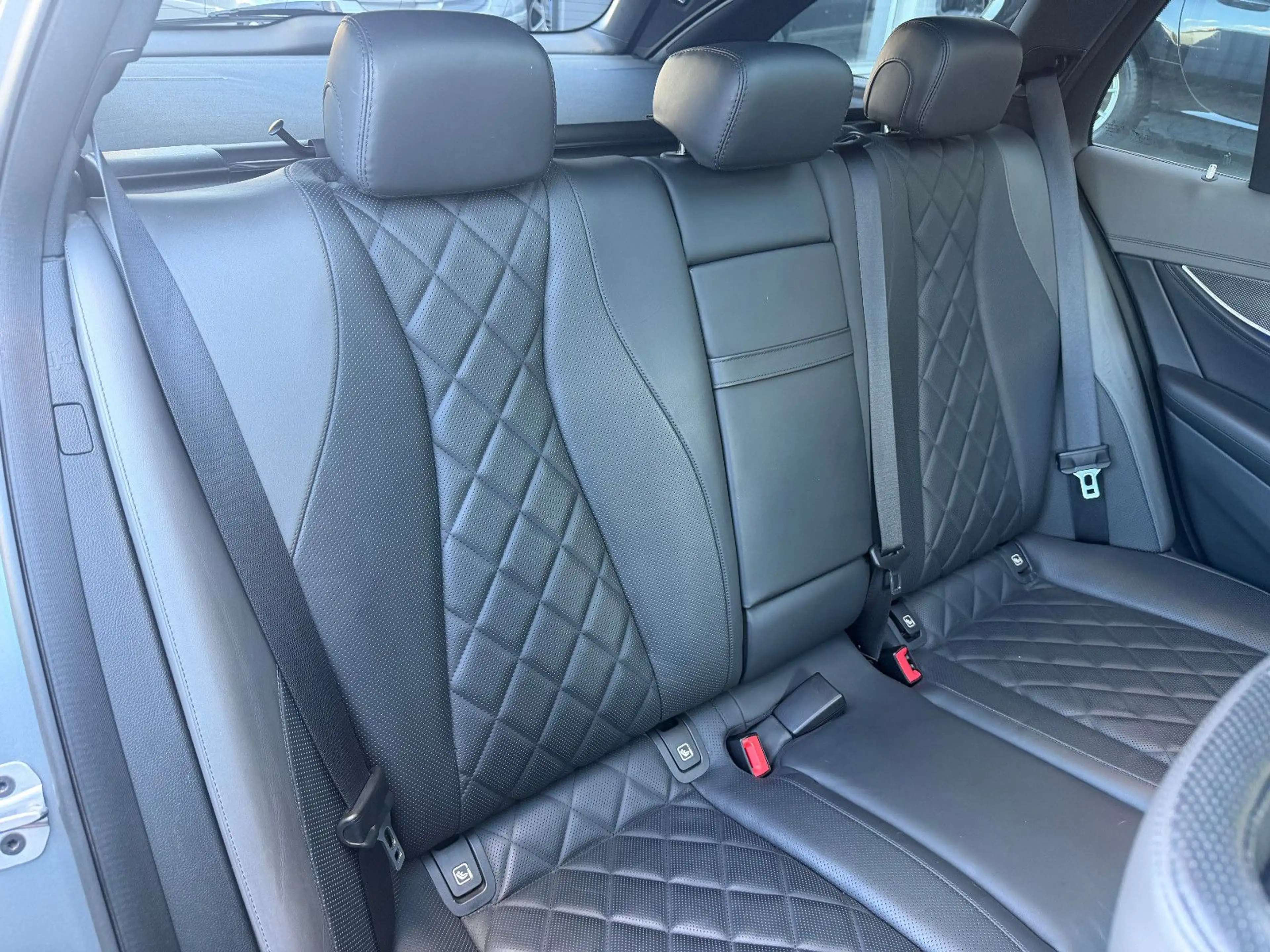 Mercedes-Benz E 400 d T 4Matic/DESIGNO/PANO/AHK/ALU/AIRMATIC/ — photo 8