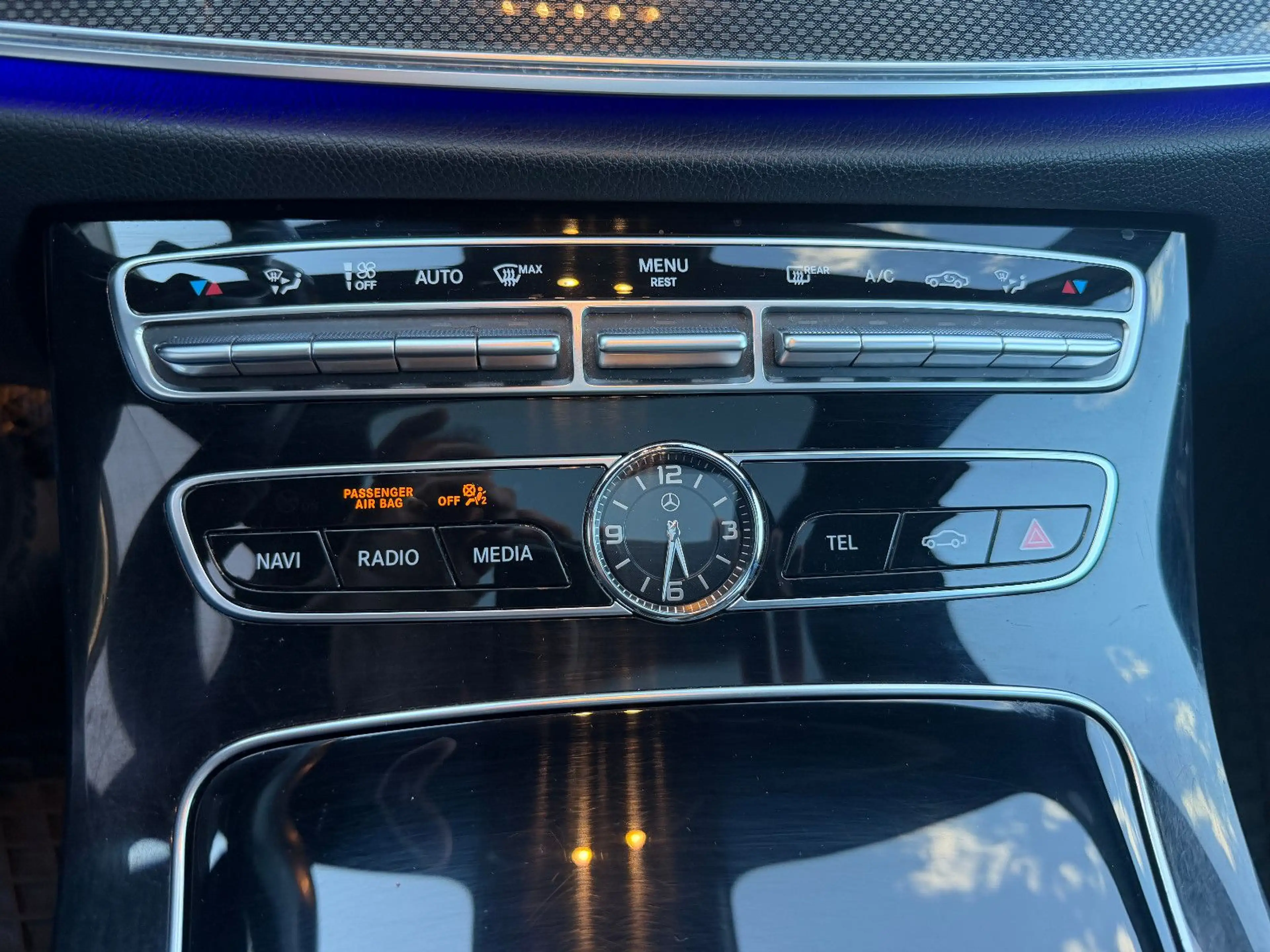 Mercedes-Benz E 400 d T 4Matic/DESIGNO/PANO/AHK/ALU/AIRMATIC/ — photo 12