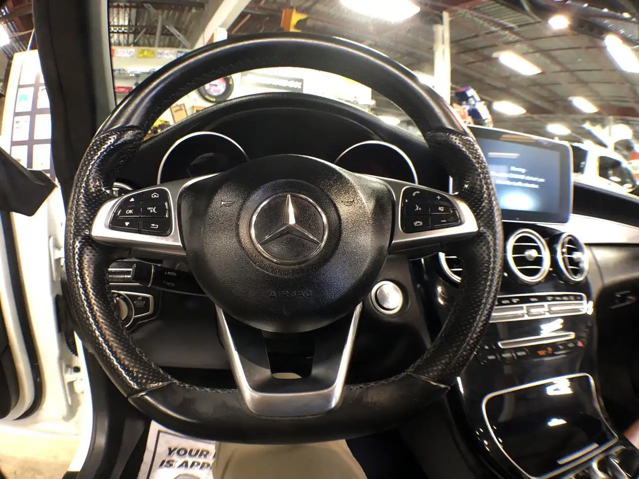 Mercedes-Benz C-Class снимка Mercedes-Benz C-Class