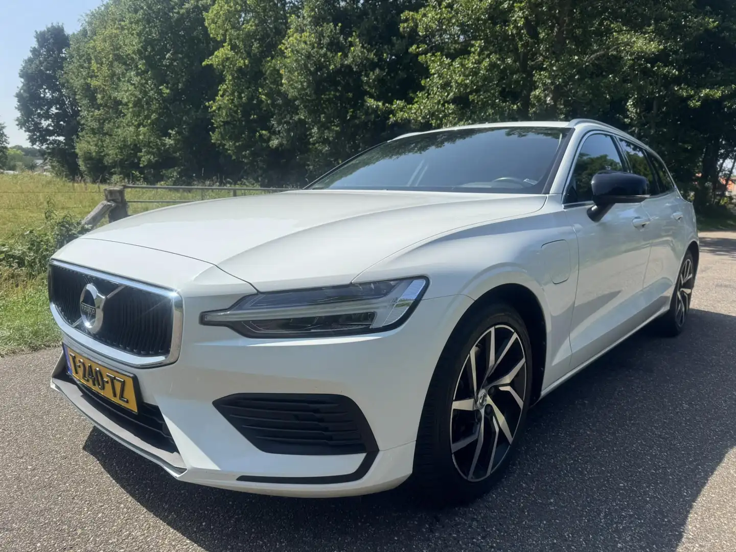 Volvo V60 2.0 T6 Recharge AWD leer/camera/elektrische klep Wit - 2