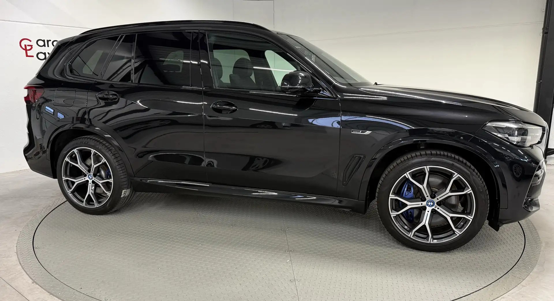 BMW X5 X5 xDrive45e TREKHAAK HEAD UP PANO DAK Zwart - 2