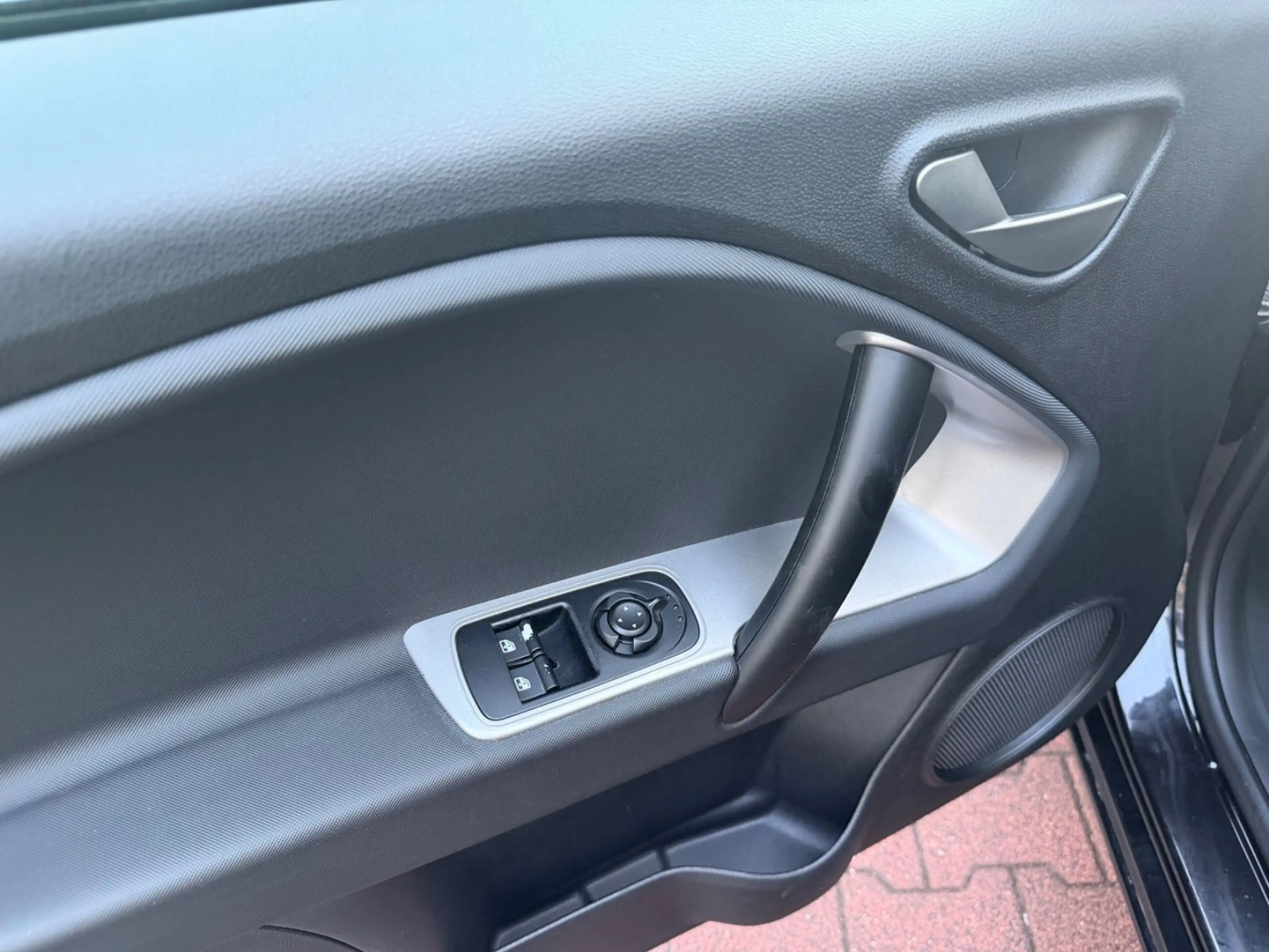 Alfa Romeo MiTo Junior 1.4 ( PDC / ALU / KLIMA ) — photo 12