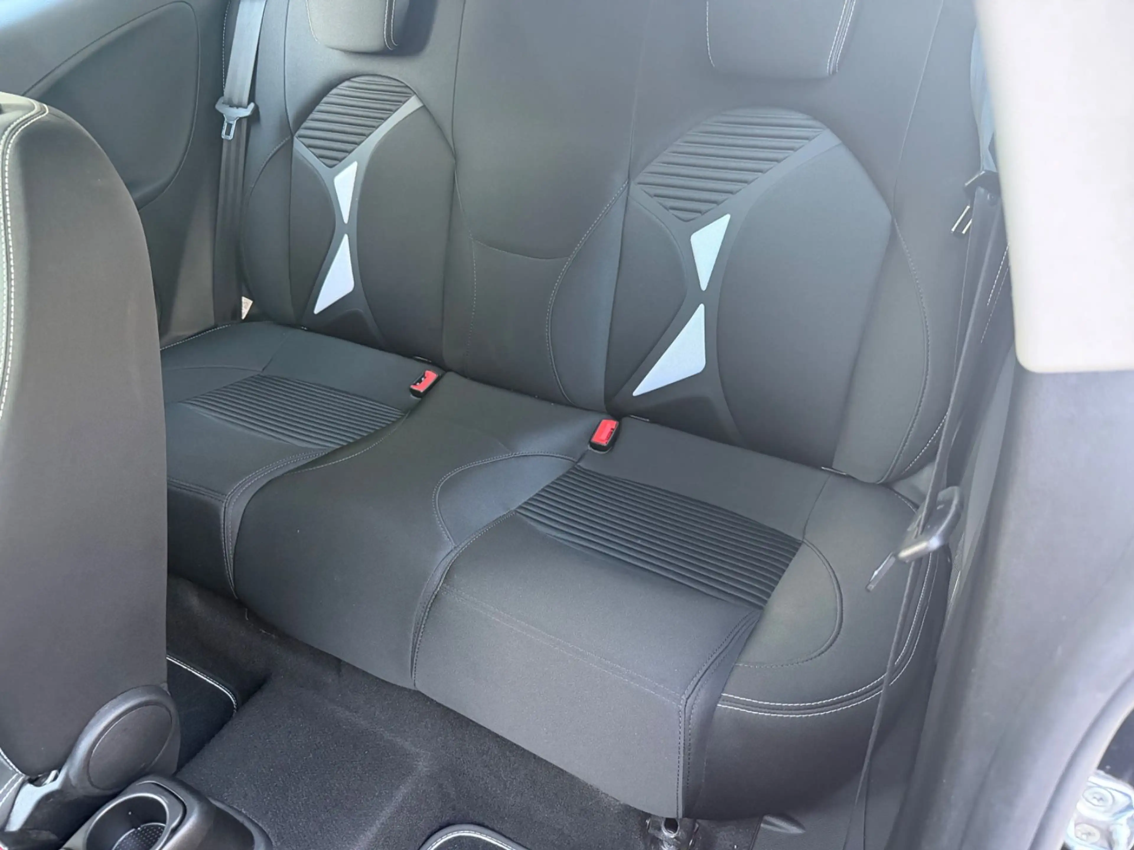 Alfa Romeo MiTo Junior 1.4 ( PDC / ALU / KLIMA ) — photo 14