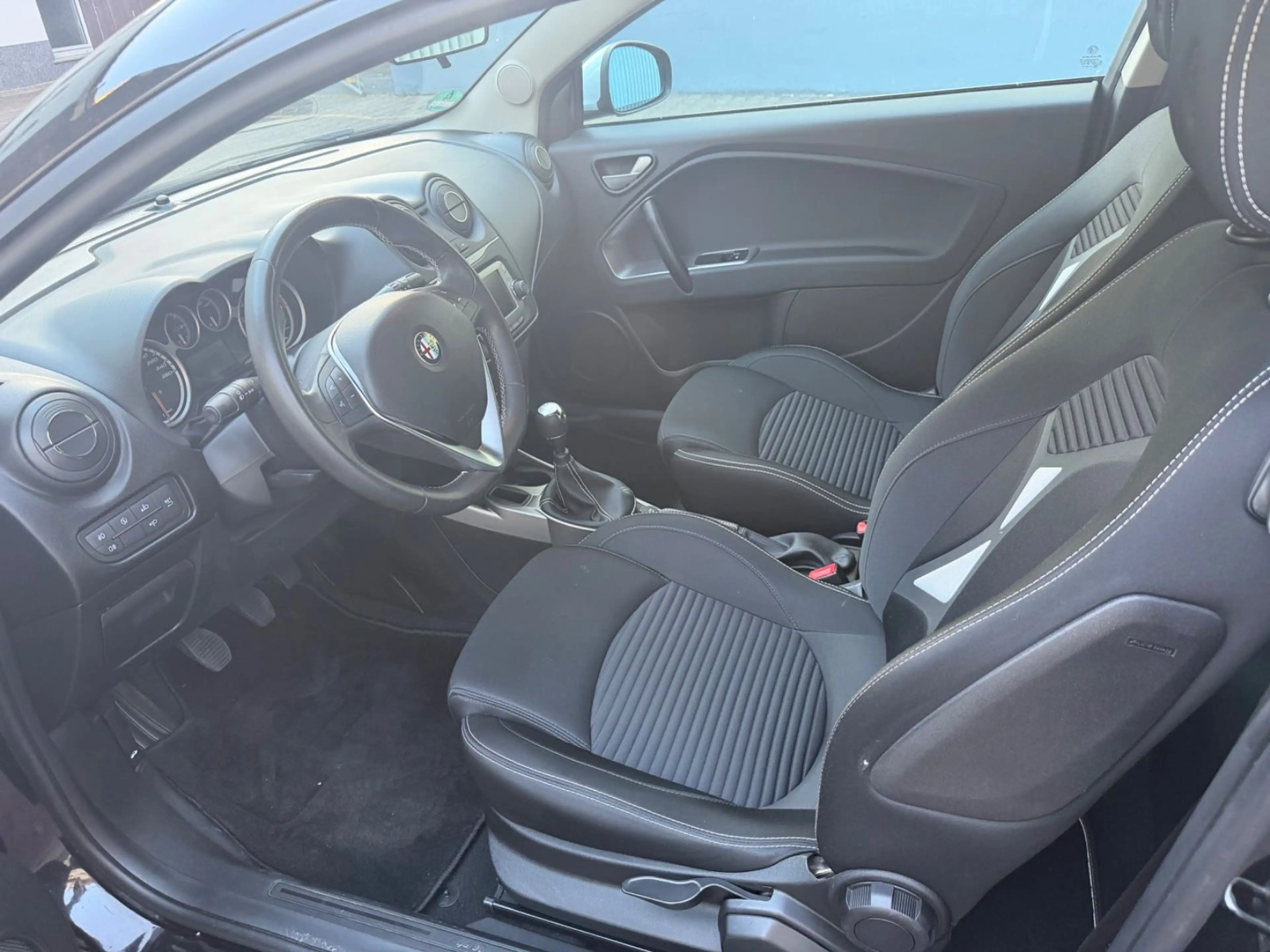Alfa Romeo MiTo Junior 1.4 ( PDC / ALU / KLIMA ) — photo 11