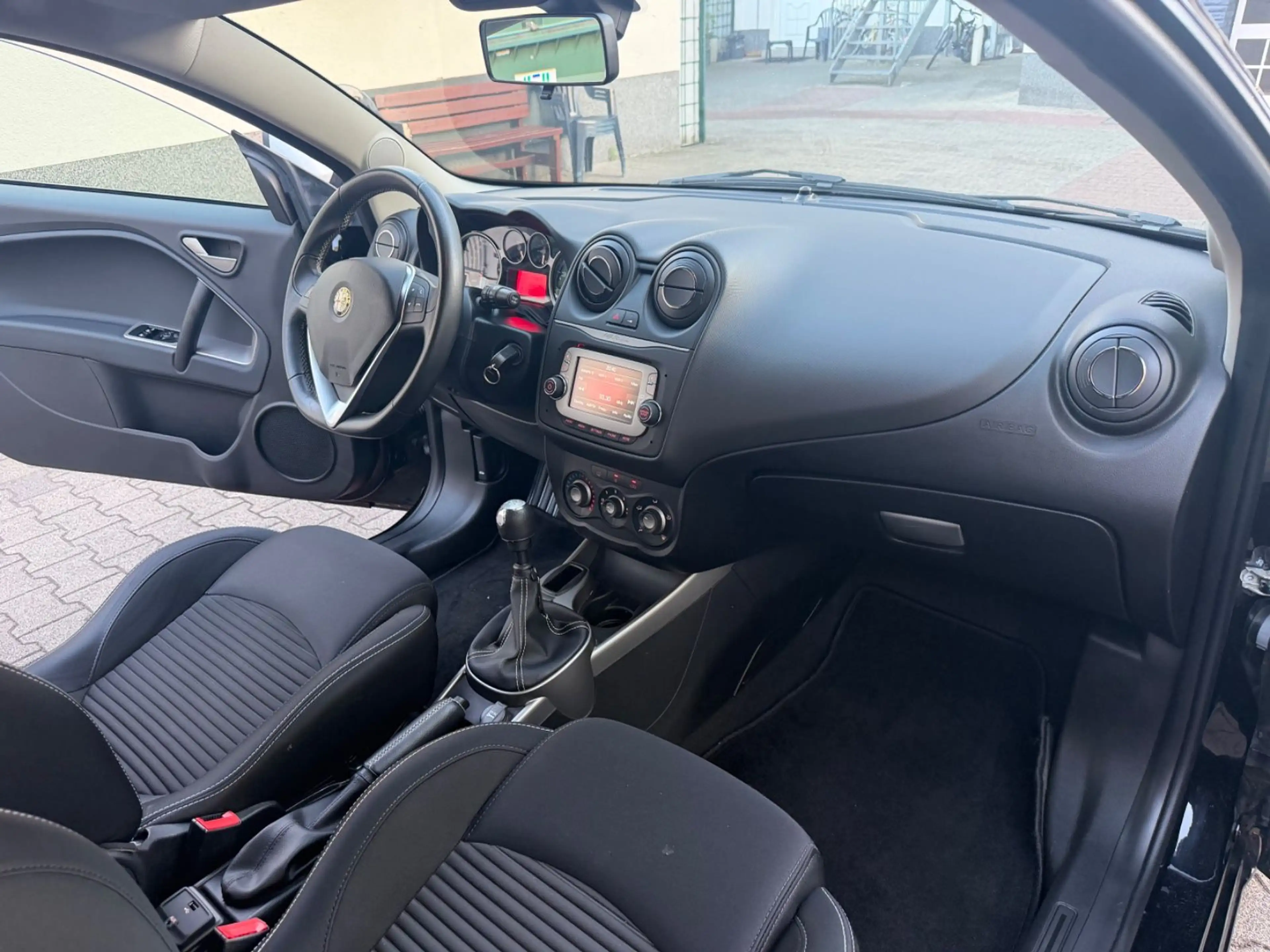 Alfa Romeo MiTo Junior 1.4 ( PDC / ALU / KLIMA ) — photo 7