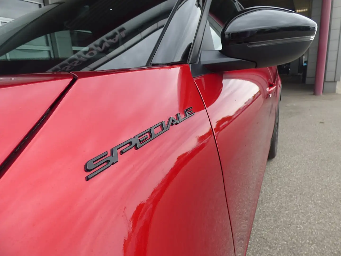 Alfa Romeo Junior Ibrida Speciale 1.2 MHEV e-DCT6 Vollausstattung Rot - 2