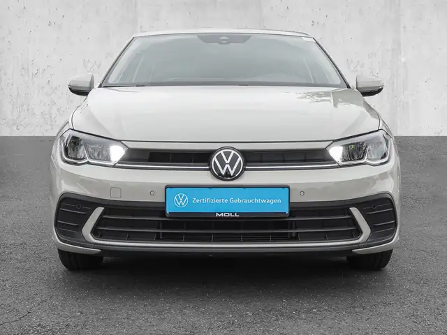 Volkswagen Polo view 3