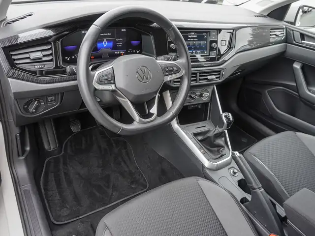 Volkswagen Polo view 8