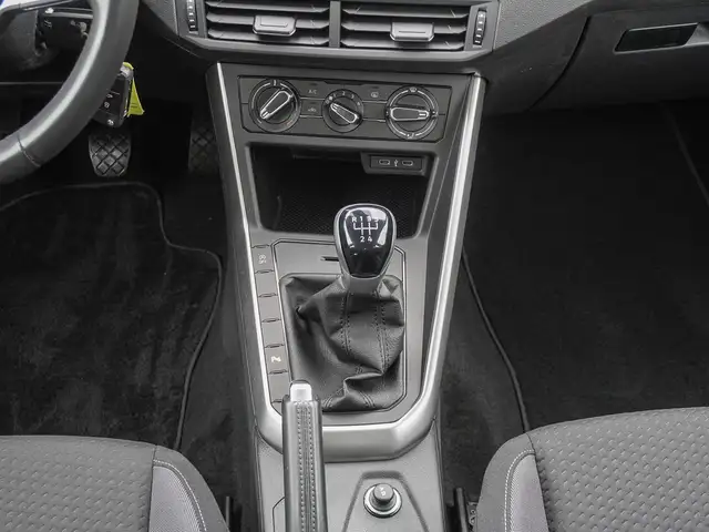Volkswagen Polo view 12