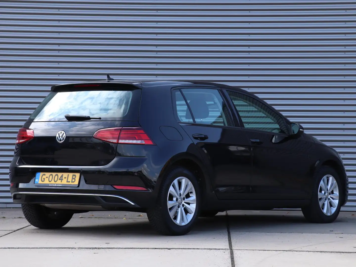 Volkswagen Golf 1.0 TSI Comfortline *Navigatie*Adaptive Cruise* Zwart - 2