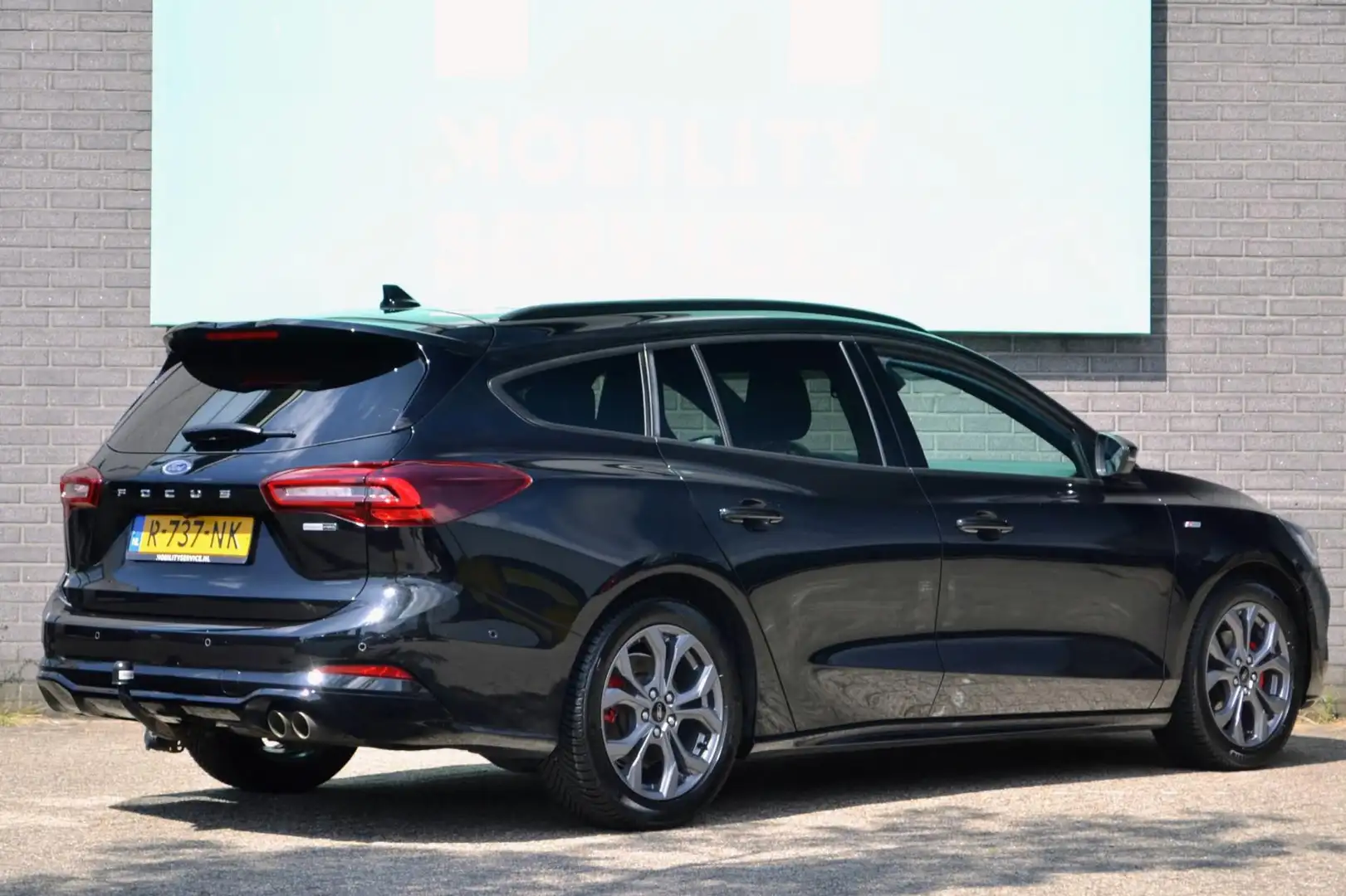 Ford Focus Wagon 1.0 EcoBoost Hybrid ST Line Style LED Virtua Zwart - 2