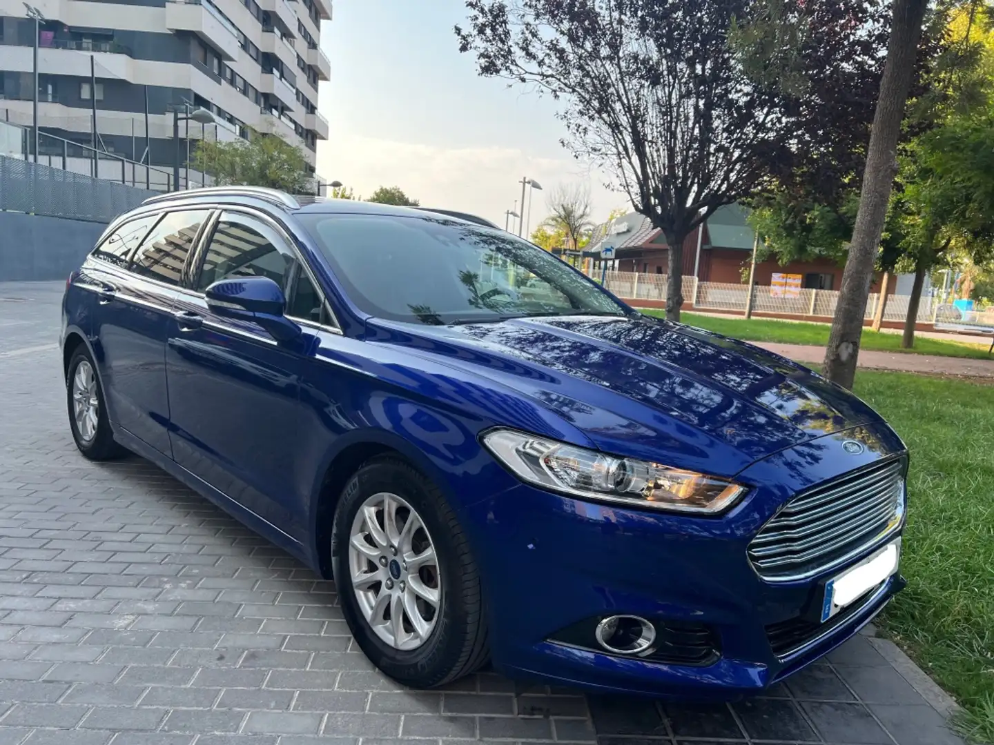 Ford Mondeo SB 1.6TDCI Trend 115 Azul - 1