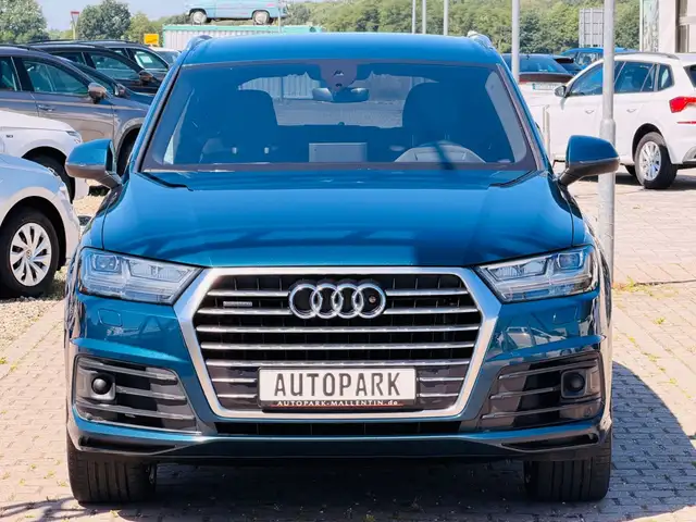 Audi Q7 view 2