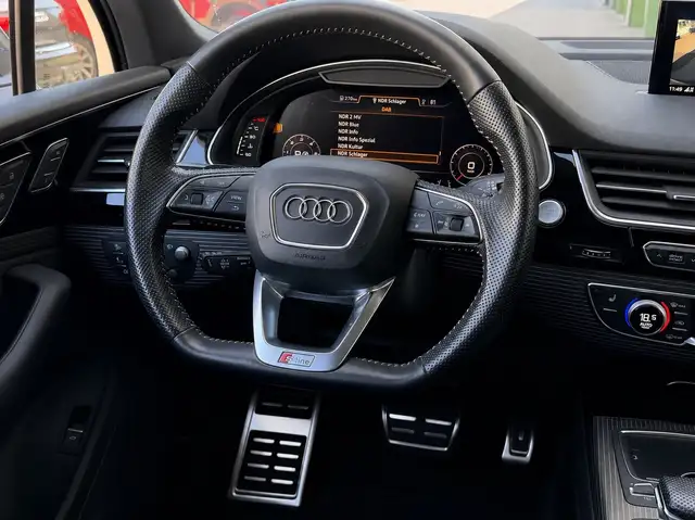 Audi Q7 view 14