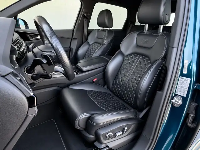 Audi Q7 view 8