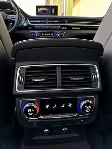 Audi Q7 view 15