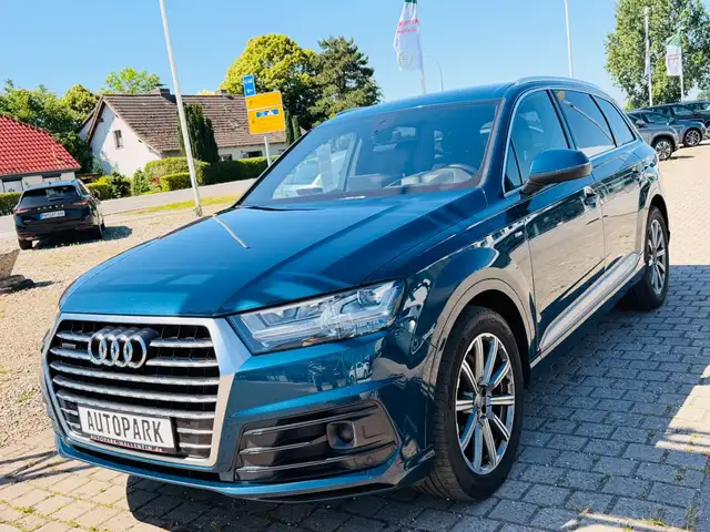 Audi Q7 view 3