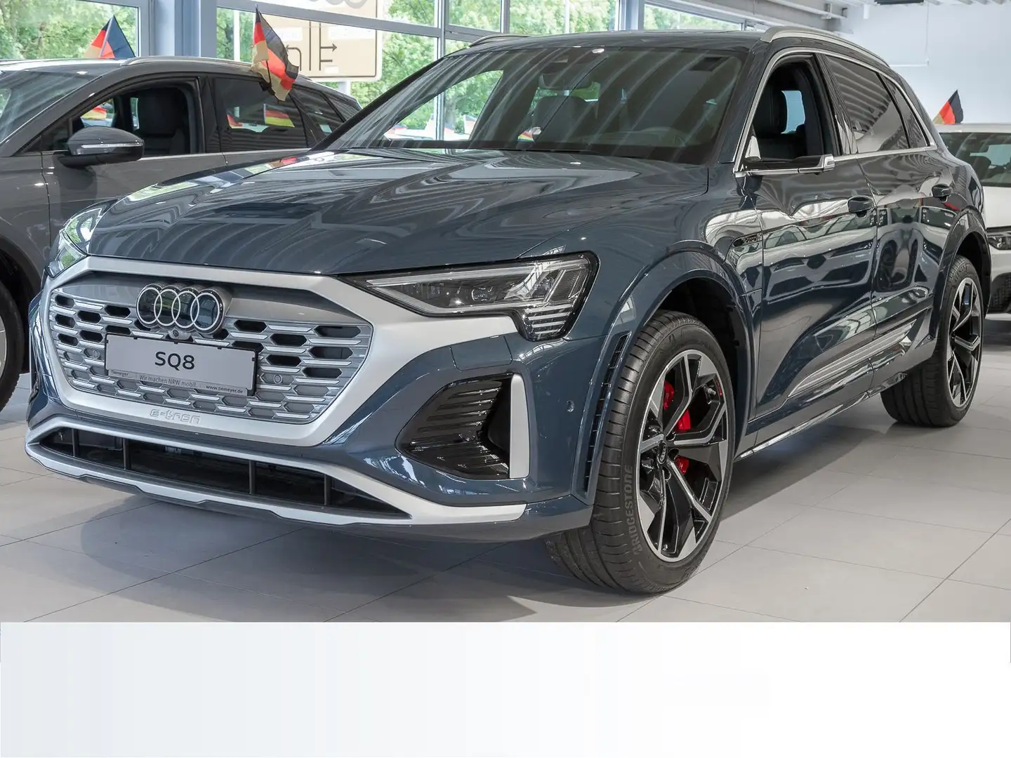 Audi SQ8 e-tron Q UPE132 HuD MATRIX PANO BuO Blau - 2
