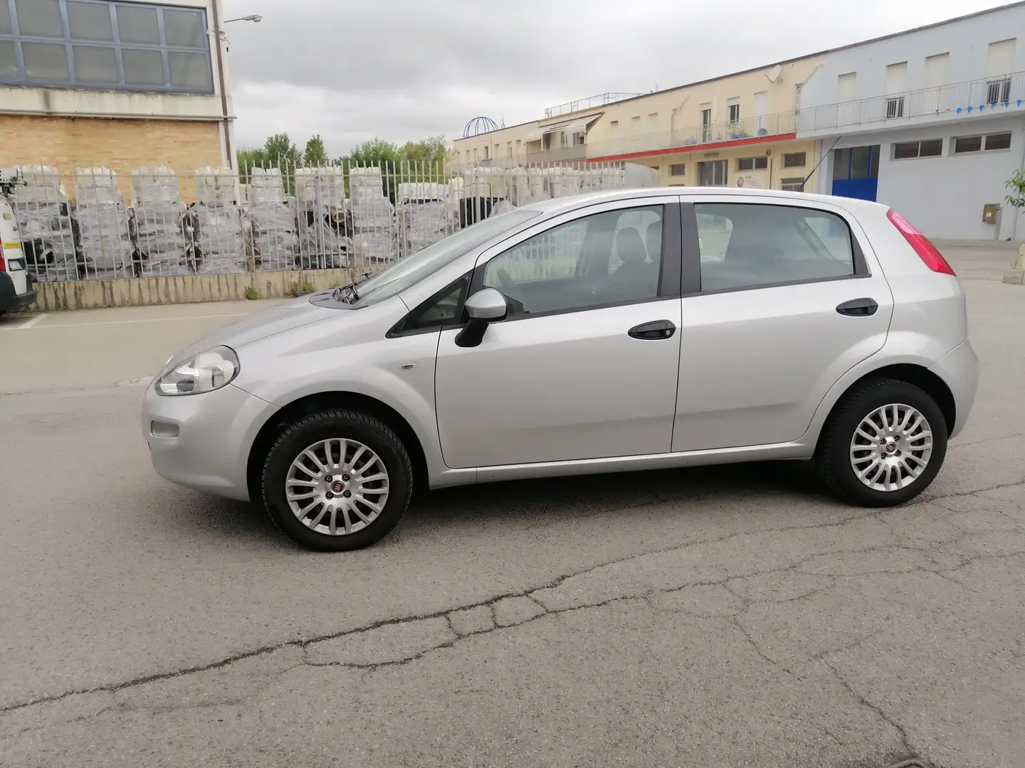 Fiat Punto Punto III 2012 5p 1.4 natural power Street 70cv E6 Plateado - 1