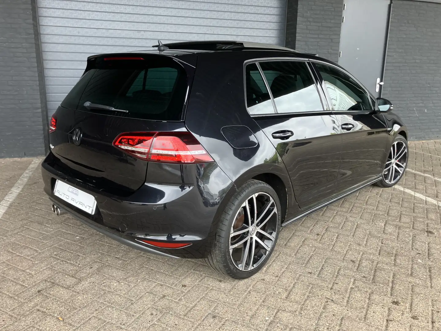 Volkswagen Golf GTD 2.0 TDI PANO-XENON-LED Zwart - 2