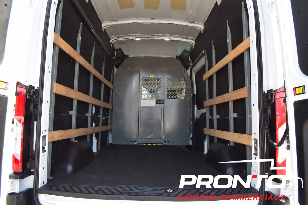 Ford Transit Cargo Van снимка Ford Transit Cargo Van