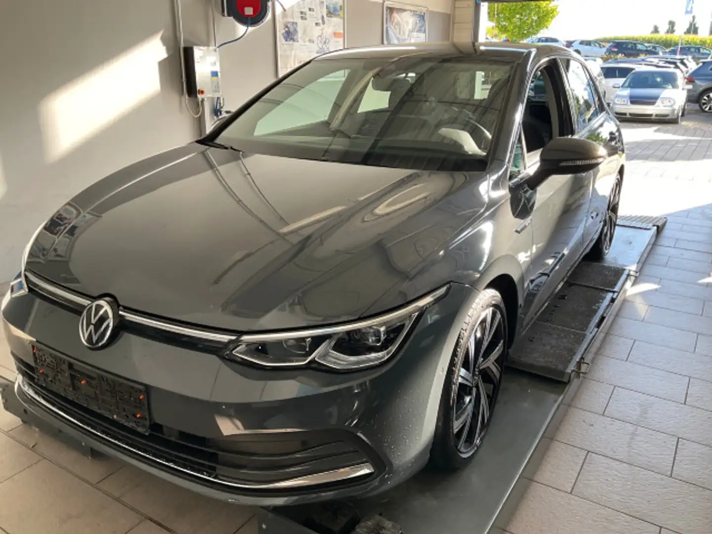 Volkswagen Golf VIII 2.0TSI Style DSG Navi LED Kamera Grau - 2