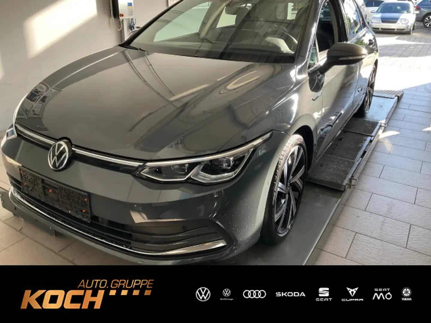 Volkswagen Golf VIII 2.0TSI Style DSG Navi LED Kamera Grau - 1