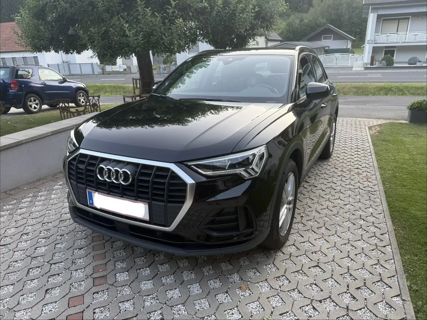 Audi Q3 35 TDI quattro intense Schwarz - 2