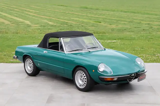 Alfa Romeo Spider 2000 Veloce - Restored, Pino Verde