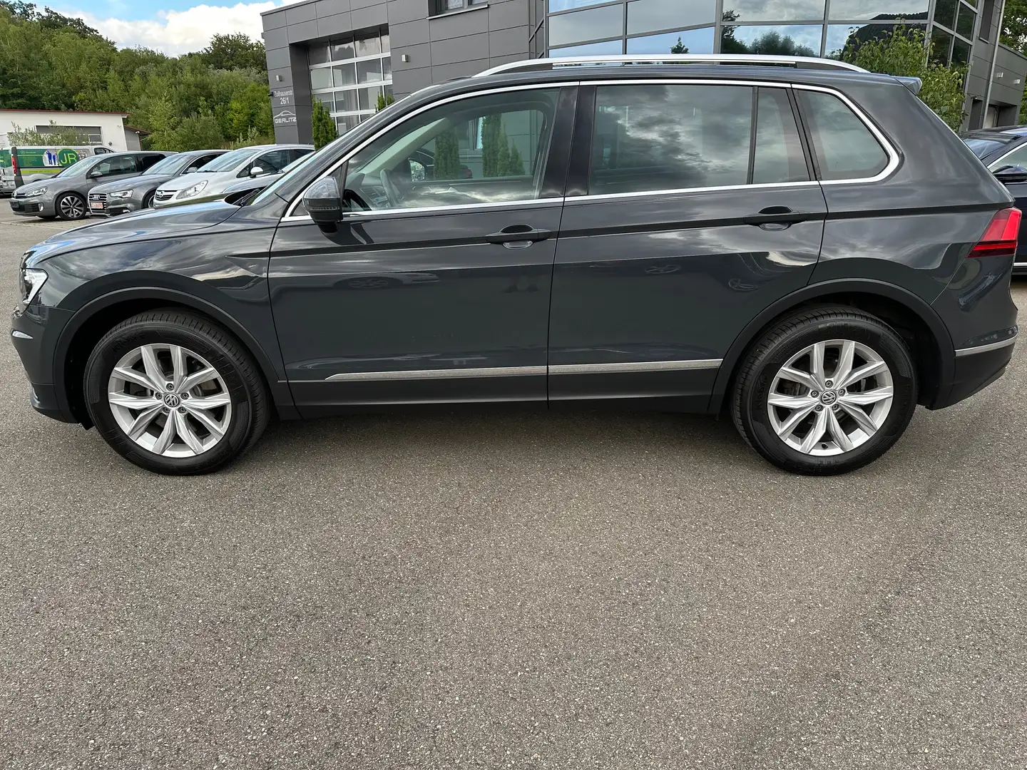 Volkswagen Tiguan Highline / 4Motion / AHK / ACC / MirrorLink Grau - 2